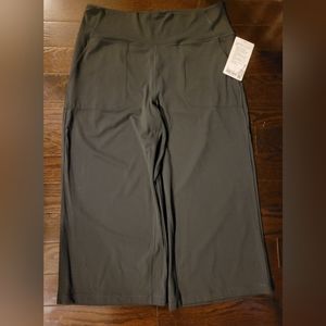 Lululemon BNWT wide leg pants size 16